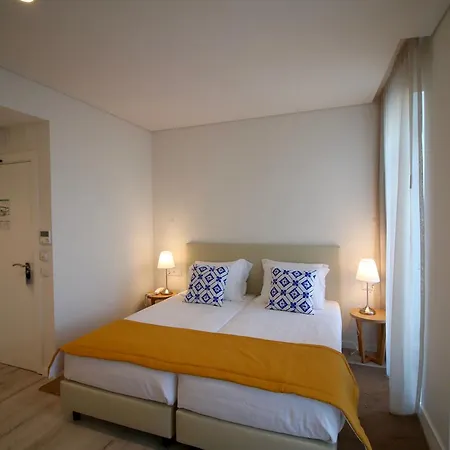 Riverside Alfama 3*
